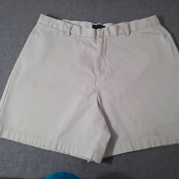 Dockers Khaki Shorts - Stretch - Size 14 - Picture 1 of 9